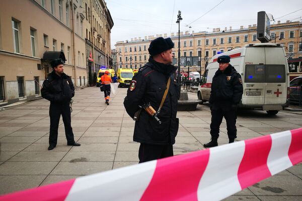 Explosión sacude el metro de San Petersburgo (fuertes imágenes) - Sputnik Mundo