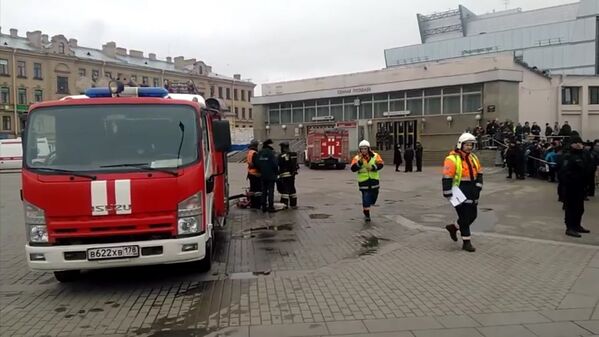 Explosión sacude el metro de San Petersburgo (fuertes imágenes) - Sputnik Mundo