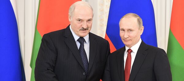 Presidente de Bielorrusia, Alexandr Lukashenko, y presidente de Rusia, Vladímir Putin - Sputnik Mundo