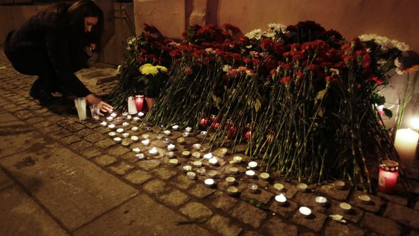 Homenaje a las víctimas de la tragedia en San Petersburgo Homenaje a las víctimas de la tragedia en San Petersburgo - Sputnik Mundo