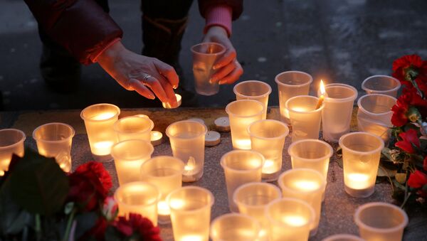 Homenaje a las víctimas de la tragedia en San Petersburgo - Sputnik Mundo