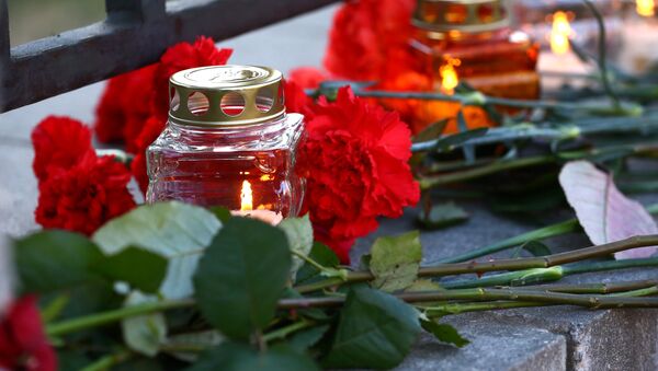 Homenaje a las víctimas de la tragedia en San Petersburgo - Sputnik Mundo