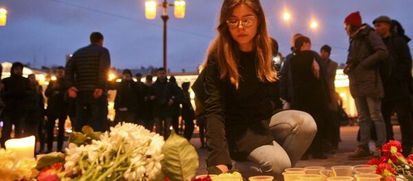Homenaje a las víctimas de la tragedia en San Petersburgo Homenaje a las víctimas de la tragedia en San Petersburgo - Sputnik Mundo