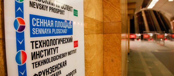La placa informativa en la estación Sennaya Ploschad donde se produjo la explosión, San Petersburgo - Sputnik Mundo