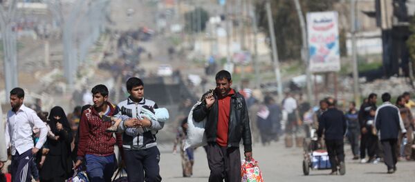Los residentes de Mosul abandonan sus casas (archivo) - Sputnik Mundo