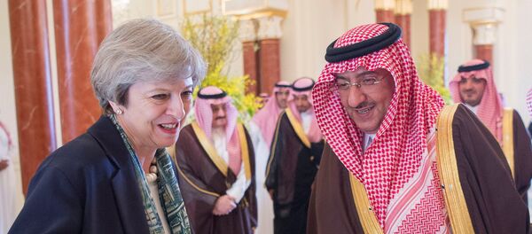 Theresa May, primera ministra británica y Mohamed bin Nayef, príncipe heredero de Arabia Saudi Theresa May, primera ministra británica y Mohamed bin Nayef, príncipe heredero de Arabia Saudi - Sputnik Mundo