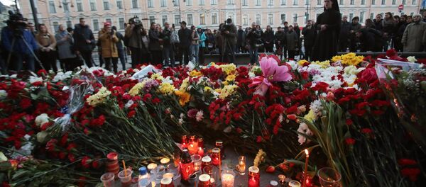 Homenaje a las víctimas del atentado en el metro de San Petersburgo - Sputnik Mundo