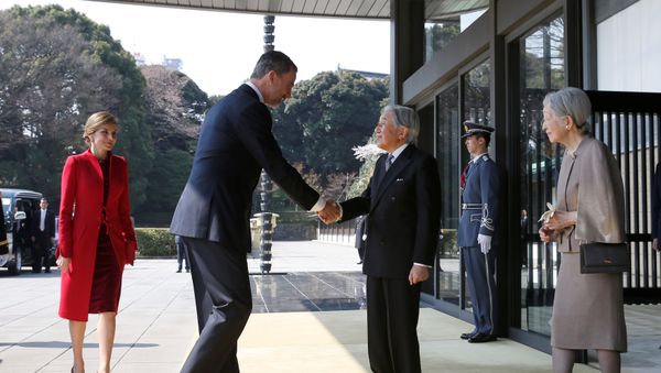 Los Reyes de España se reúnen con los emperadores de Japón Los Reyes de España se reúnen con los emperadores de Japón - Sputnik Mundo