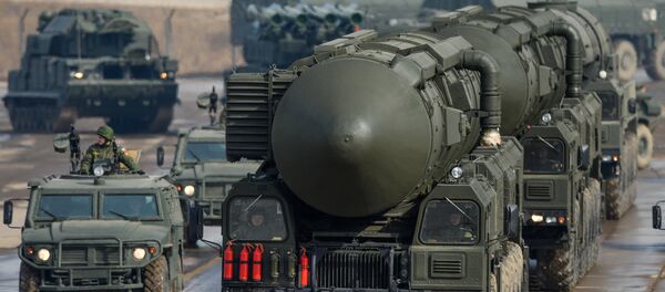 Equipos de lanzamiento de misiles balísticos intercontinentales Tópol-M - Sputnik Mundo