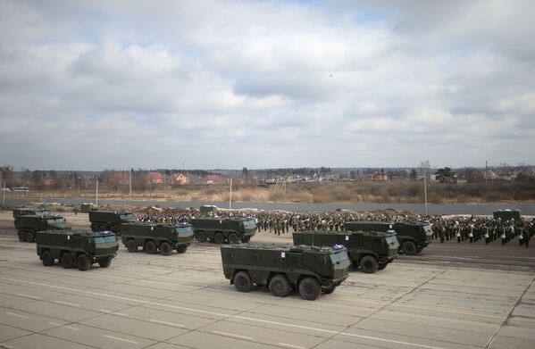 Una mirada furtiva al desfile del Día de la Victoria 2017 - Sputnik Mundo