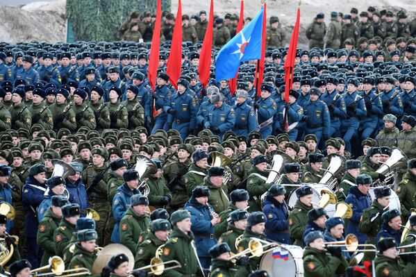 Una mirada furtiva al desfile del Día de la Victoria 2017 - Sputnik Mundo