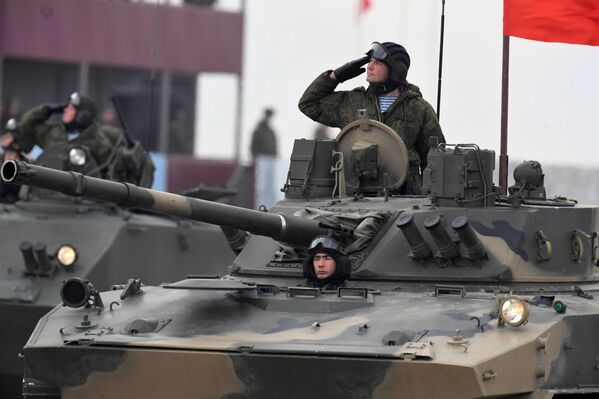 Una mirada furtiva al desfile del Día de la Victoria 2017 - Sputnik Mundo