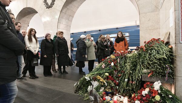 Homenaje a las víctimas del atentado en el metro de San Petersburgo - Sputnik Mundo