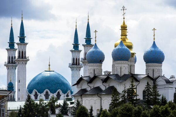 A diferencia del resto del continente europeo, donde tuvieron lugar persecuciones y guerras de carácter religioso, en Rusia desde tiempos ancestrales abiertamente conviven diversas tradiciones de culto. La armonía se consigue mediante el respeto mutuo y la no interferencia de la religión en la vida social y política del país. Su incumplimiento es considerado de extremismo. - Sputnik Mundo