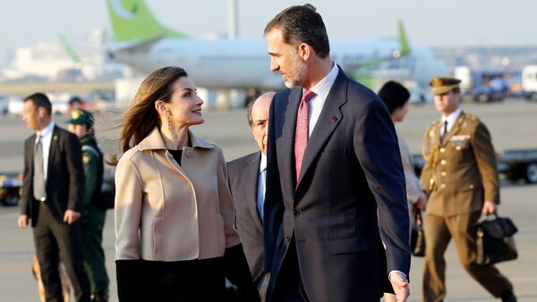 El rey de España Felipe VI y la reina Letizia arribaron a Tokio el 3 de abril en el marco de su primer viaje oficial al continente asiático. - Sputnik Mundo