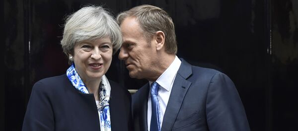 Britain's Prime Minister, Theresa May, greets Donald Tusk, the President of the European Council, outside 10 Downing Street, in central London - Sputnik Mundo