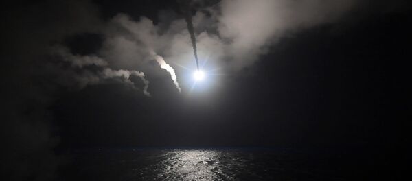 Lanzamiento de misil de crucero Tomahawk (archivo) - Sputnik Mundo