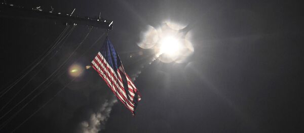 Lanzamiento de misil de crucero Tomahawk - Sputnik Mundo