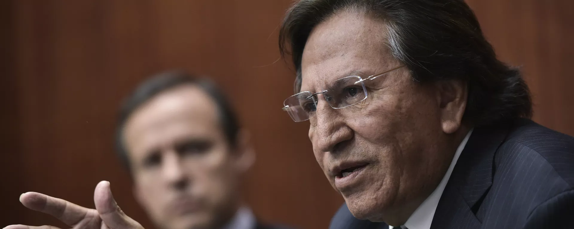 Former President of Peru Alejandro Toledo (R) speaks, watched by former President of Bolivia Jorge Quiroga (L), during a discussion on Venezuela and the OAS at The Center for Strategic and International Studies (CSIS) on June 17, 2016 in Washington, DC. Former President of Peru Alejandro Toledo (R) speaks, watched by former President of Bolivia Jorge Quiroga (L), during a discussion on Venezuela and the OAS at The Center for Strategic and International Studies (CSIS) on June 17, 2016 in Washington, DC. - Sputnik Mundo, 1920, 29.09.2021