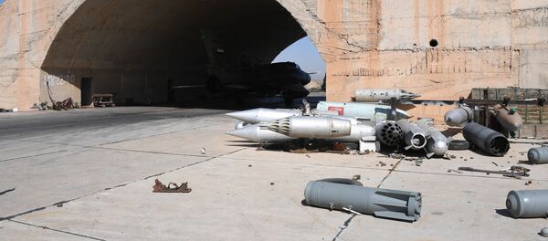 Las consecuencias del ataque de misiles de EEUU sobre la base aérea Shairat del Ejército sirio - Sputnik Mundo