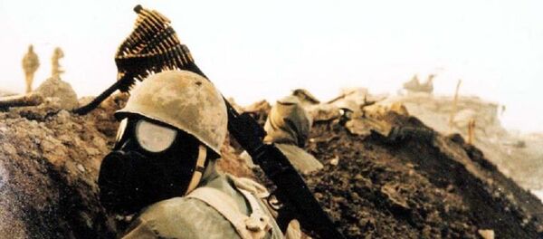 Soldado iraní durante la guerra Irán-Irak (archivo) - Sputnik Mundo