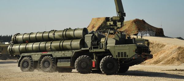 Rusia despliega los sistemas de misiles de defensa antiaerea S-400 en Siria Rusia despliega los sistemas de misiles de defensa antiaerea S-400 en Siria - Sputnik Mundo