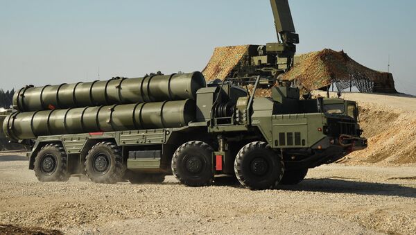 Misiles antiaéreos S-400 (archivo) - Sputnik Mundo