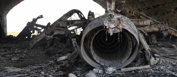 Последствия ракетного удара США по авиабазе Шайрат в Сирии Последствия ракетного удара США по авиабазе Шайрат в Сирии - Sputnik Mundo