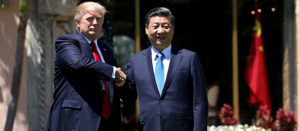 Presiente de EEUU, Donald Trump, y presiente de China, Xi Jinping - Sputnik Mundo
