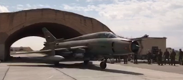 Así vuelve a la normalidad la base aérea siria de Shairat tras el bombardeo de EEUU - Sputnik Mundo