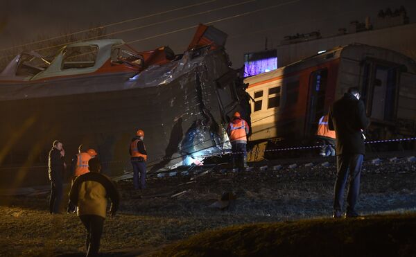 Choque de trenes en el oeste de Moscú - Sputnik Mundo