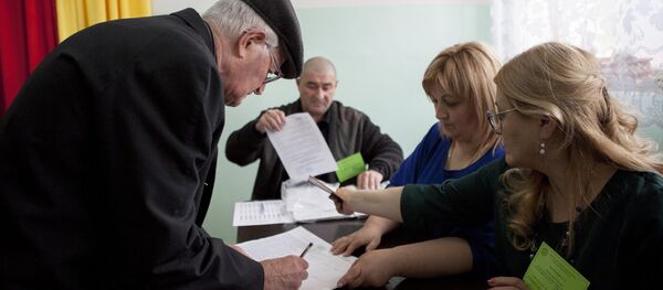 Un colegio electoral en Tsjinval - Sputnik Mundo