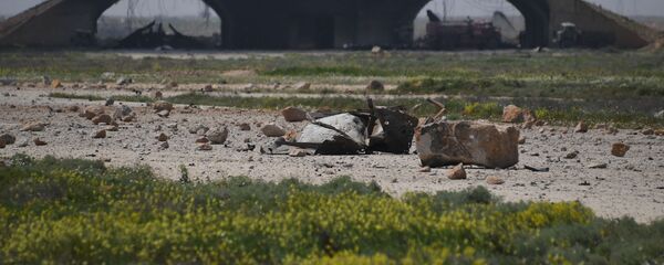 Consecuencias del ataque de EEUU contra la base aérea siria de Shairat - Sputnik Mundo