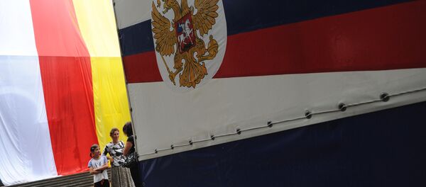 Las banderas de Osetia del Sur y Rusia - Sputnik Mundo