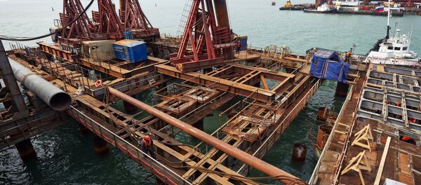 La construcción del puente de Crimea La construcción del puente de Crimea - Sputnik Mundo