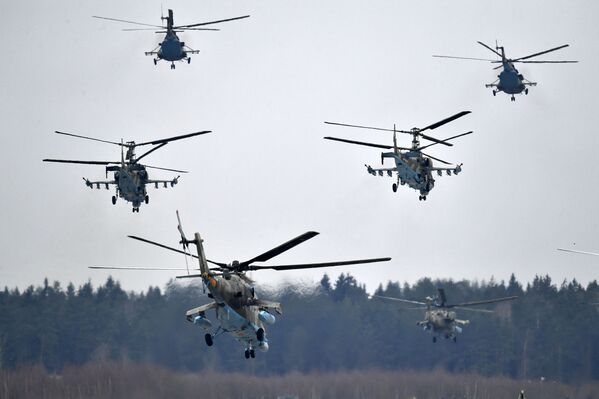 Las Fuerzas Aéreas rusas se preparan para el desfile del Día de la Victoria - Sputnik Mundo