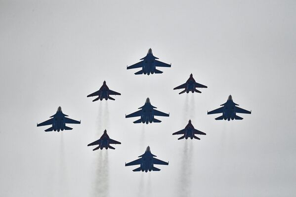 Las Fuerzas Aéreas rusas se preparan para el desfile del Día de la Victoria - Sputnik Mundo