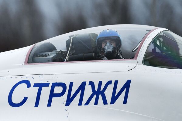 Las Fuerzas Aéreas rusas se preparan para el desfile del Día de la Victoria - Sputnik Mundo