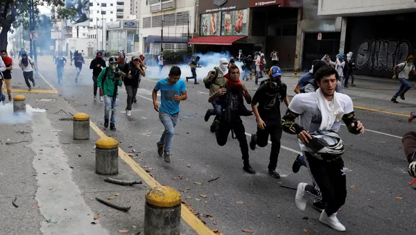 Manifestantes en Caracas, Venezuela - Sputnik Mundo