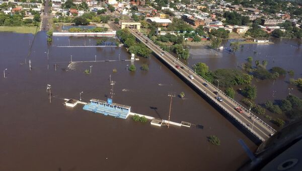 Edificios enteros se quedaron sumergidos en las inundaciones al norte de Uruguay - Sputnik Mundo