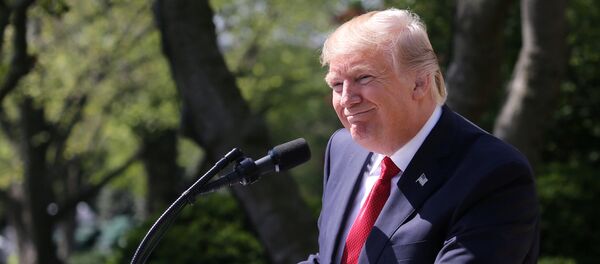 U.S. President Donald Trump speaks during a swearing in ceremony for Judge Gorsuch as an associate justice of the Supreme Court in the Rose Garden of the White House in Washington, U.S., April 10, 2017 - Sputnik Mundo