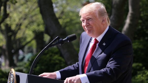 U.S. President Donald Trump speaks during a swearing in ceremony for Judge Gorsuch as an associate justice of the Supreme Court in the Rose Garden of the White House in Washington, U.S., April 10, 2017 - Sputnik Mundo