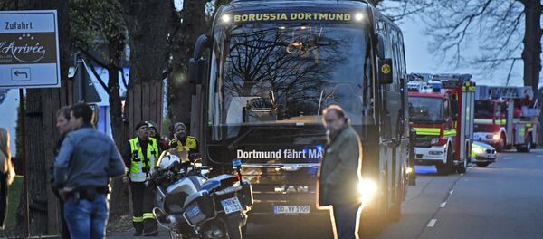 Autobús del Borrusia de Dortmund después de la explosión - Sputnik Mundo