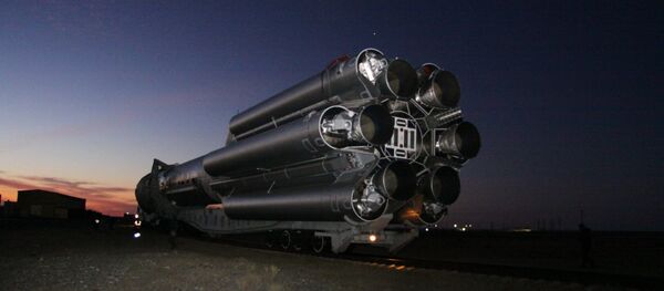 El lanzador Proton-M con un satélite militar a bordo (archivo) - Sputnik Mundo