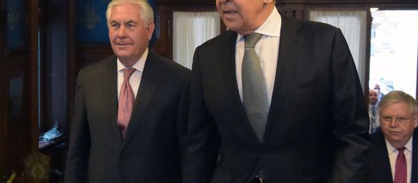 Rex Tillerson, secretario de Estado de EEUU, y Serguéi Lavrov, canciller ruso - Sputnik Mundo