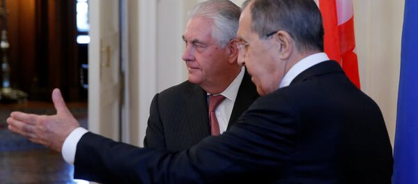 Serguéi Lavrov, canciller ruso, y Rex Tillerson, secretario de Estado de EEUU - Sputnik Mundo