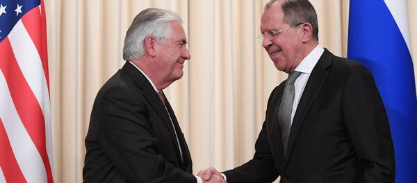 Rex Tillerson, el secretario del Estado de EEUU, y Serguéi Lavrov, el canciller ruso (Archivo) - Sputnik Mundo