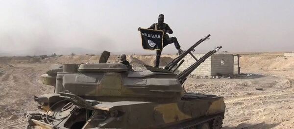 Un terrorista de Daesh en Siria - Sputnik Mundo