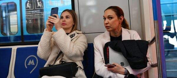 Пассажирки одного из первых поездов Москва на Таганско-Краснопресненской линии Пассажирки одного из первых поездов Москва на Таганско-Краснопресненской линии - Sputnik Mundo