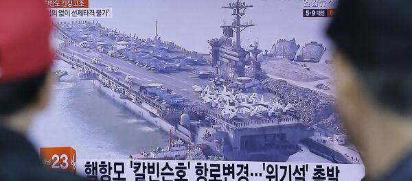 El portaviones estadounidense USS Carl Vinson en la televisión surcoreana - Sputnik Mundo